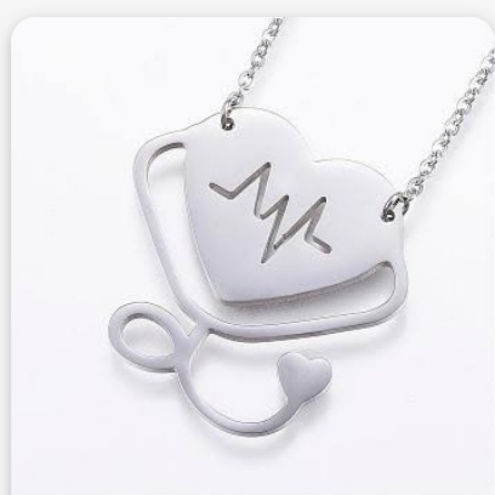 🆕️Stethoscope Heart necklace - Picture 2 of 8